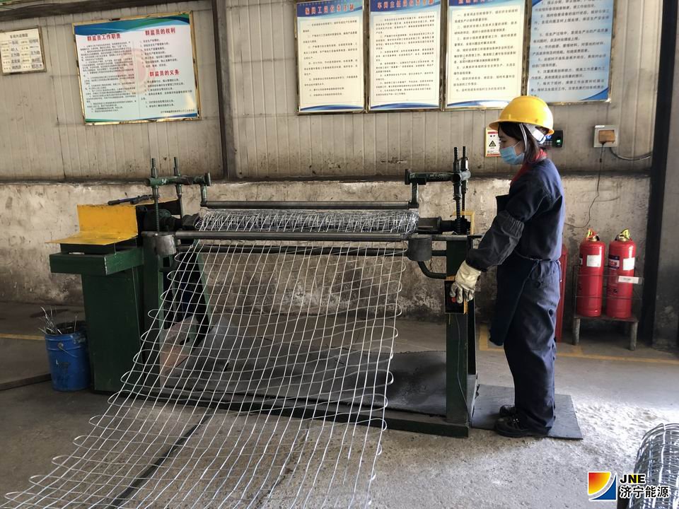 2020年3月20，落陵盛源，矿用产品公司改造经纬网卷网机促安全生产(王为稳).jpg