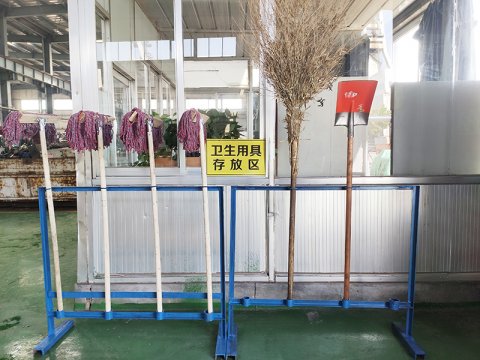 学标准·对标准·落实标准丨安居煤矿：机修厂自制卫生洁具置物架获点赞