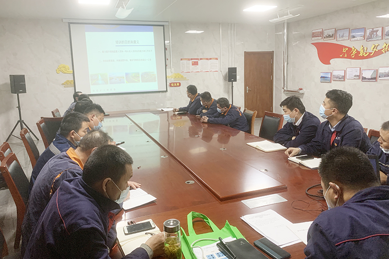 梁山港举办港口大气污染防治知识培训配图.jpg