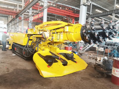 物资公司“4S店”承修首批掘进机业务