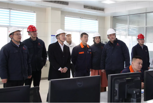 王崇景看望慰问坚守岗位一线职工 督导节日期间安全生产工作