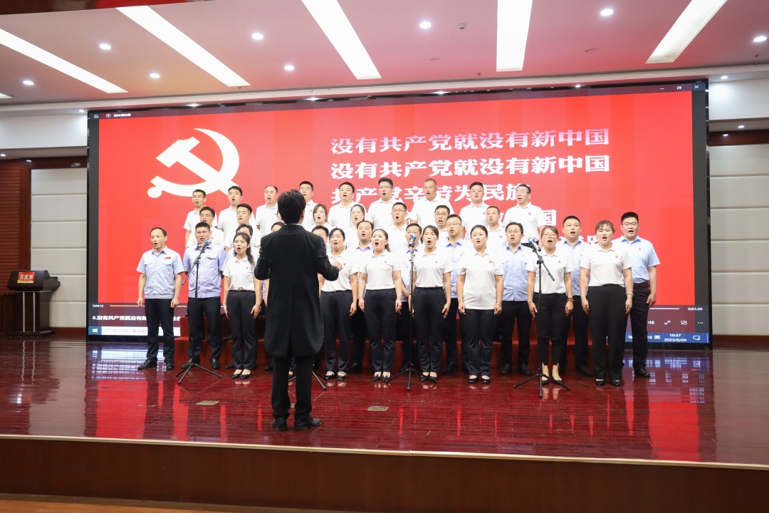 1711950254376958.jpg 霄云煤矿组织开展大合唱活动,拍摄:张昕泽.jpg