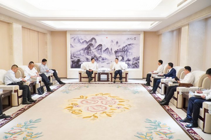 张广宇带队到湖北港口集团交流洽谈合作