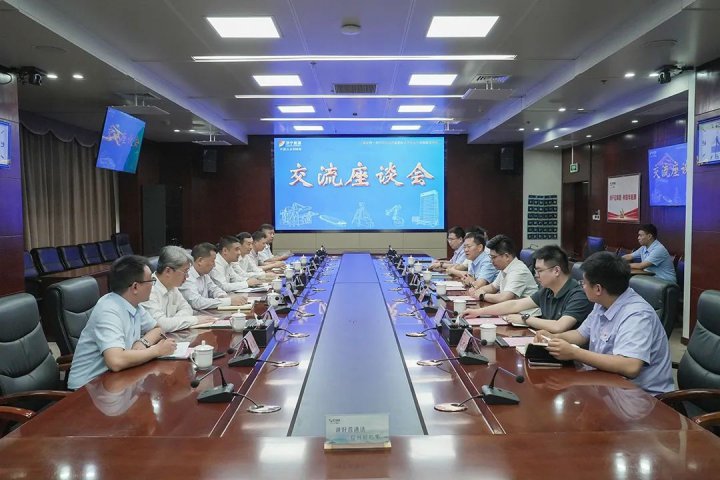 安徽省港口运营集团客人到访济宁能源集团座谈交流