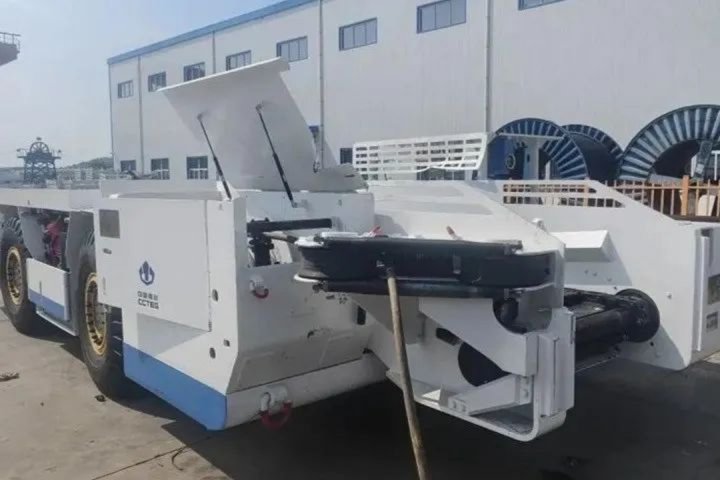 梭车在朱家峁煤矿正式“上岗”，助力掘进效率再翻倍