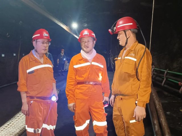 王崇景到花园煤矿检查指导工作