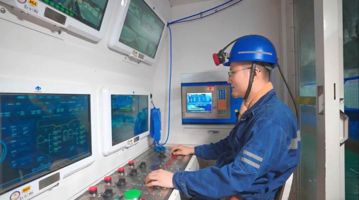 仅用7天！阳城二号井6302工作面皮顺煤流系统改造完成